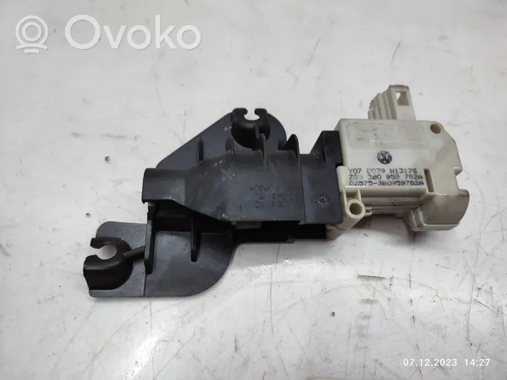 Volkswagen Touareg II Serratura del tappo del serbatoio del carburante 380958762A