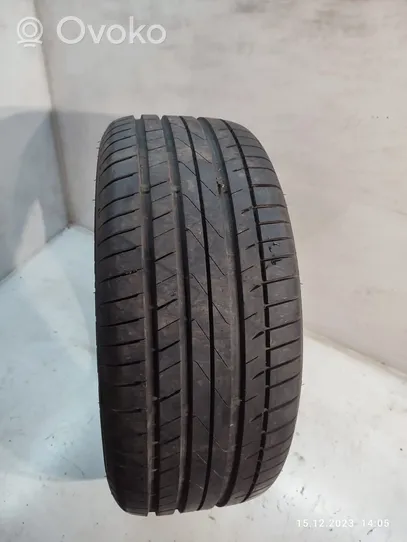 Volkswagen Touareg II R19 summer tire 