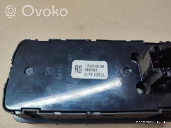 Opel Vectra C Sähkötoimisen ikkunan ohjauskytkin 13224056