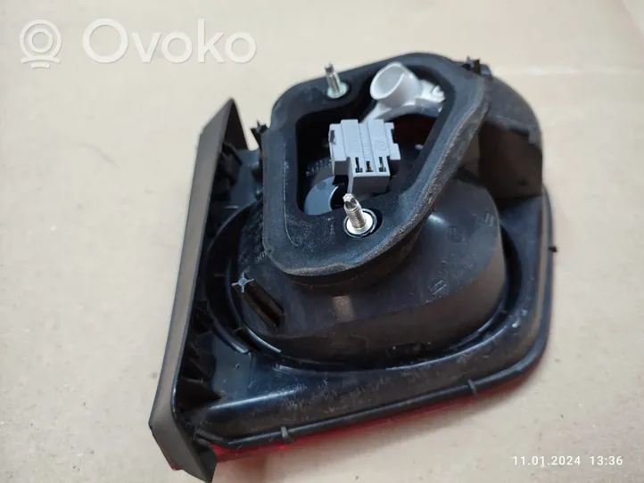 Volkswagen Tiguan Lampy tylnej klapy bagażnika 5N0945093C