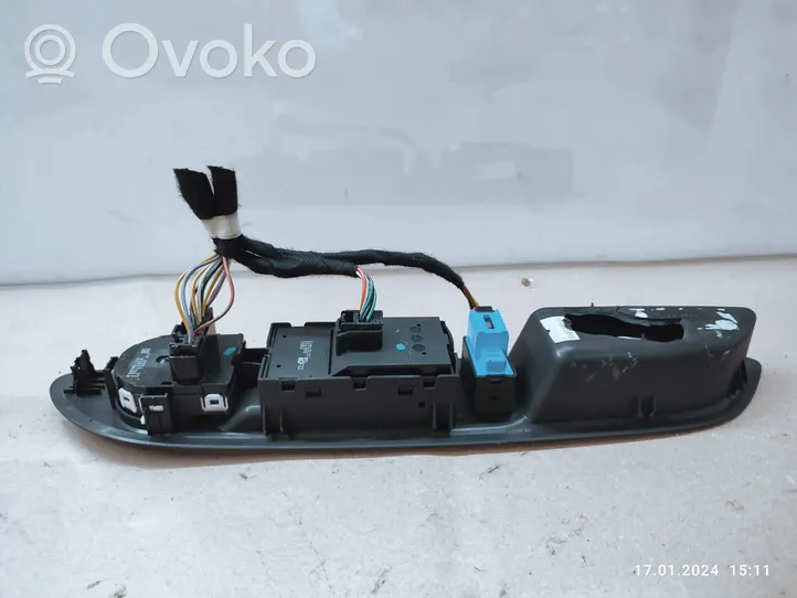 Opel Mokka X Electric window control switch 