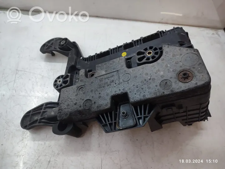 Audi A3 S3 8P Battery tray 1K0915333