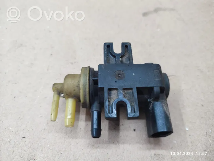 Volkswagen PASSAT B7 Solenoidinis vožtuvas 