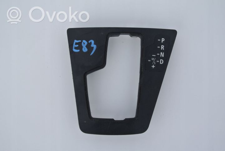 BMW X3 E83 Rivestimento in plastica cornice della leva del cambio 