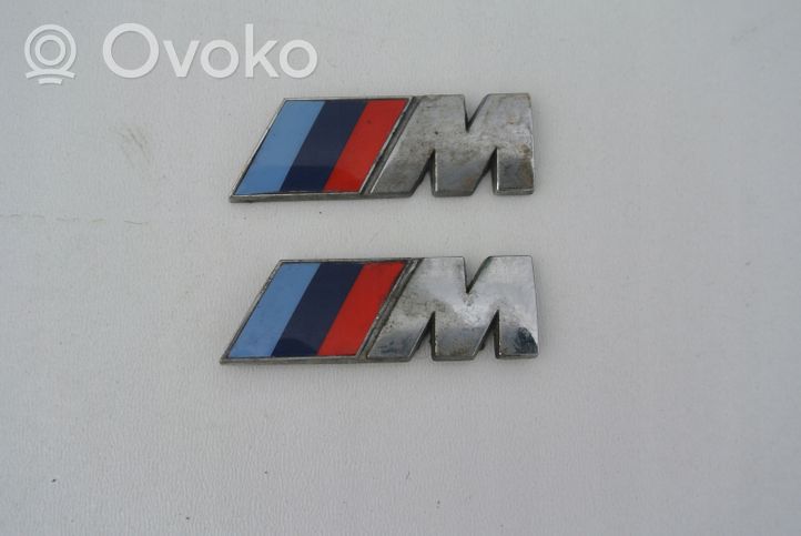 BMW 5 F10 F11 Gamintojo ženkliukas/ modelio raidės 