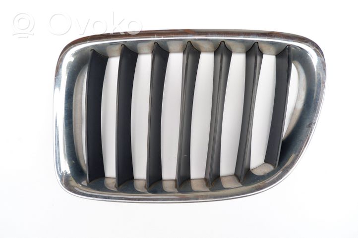 BMW X1 E84 Maskownica / Grill / Atrapa górna chłodnicy 2993307