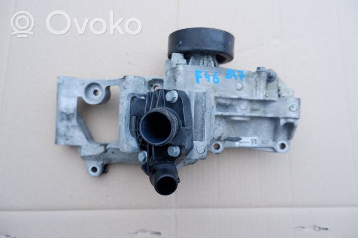 BMW 2 F46 Pompe de circulation d'eau 8575850