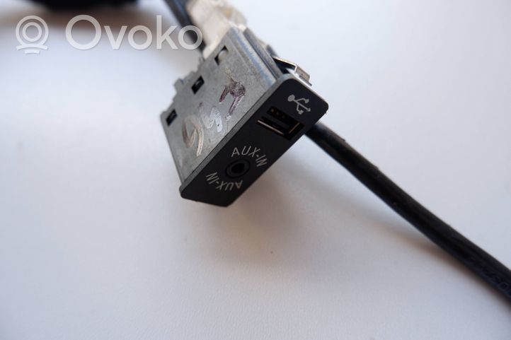 BMW 2 F46 USB jungtis 9266607