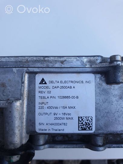 Tesla Model S Jännitteenmuunnin/muuntimen moduuli 102866500B