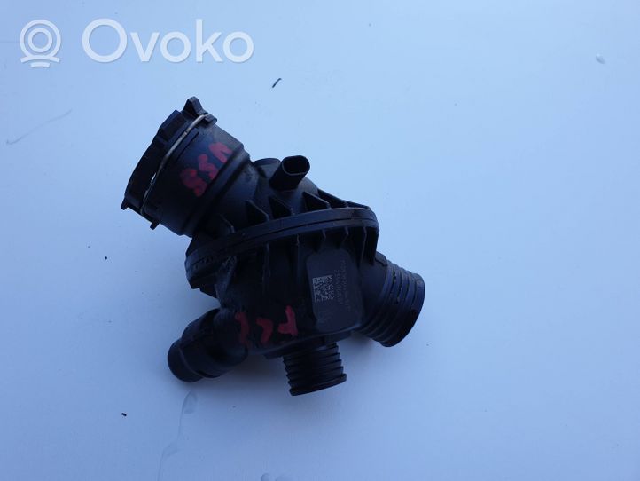 BMW 2 F22 F23 Termostat / Obudowa termostatu 2394968