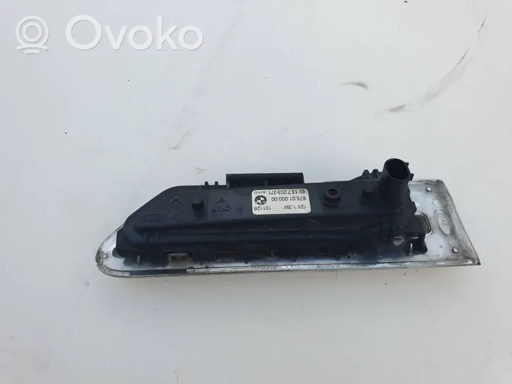 BMW 7 F01 F02 F03 F04 Indicatore di direzione del parafango anteriore 7203371