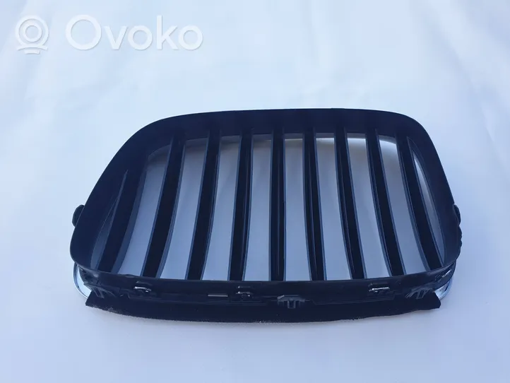 BMW 5 GT F07 Grille calandre supérieure de pare-chocs avant 7340318