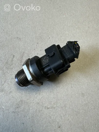 Chevrolet Captiva Capteur de pression de carburant 0281002937