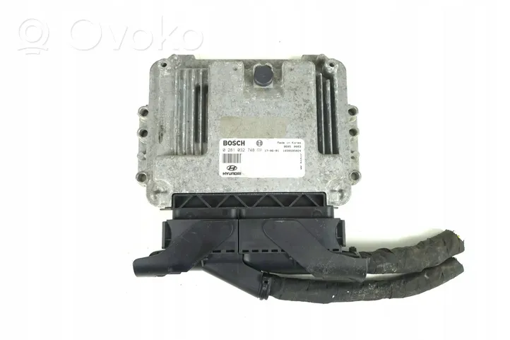 KIA Carens II Centralina/modulo motore ECU 0281032748