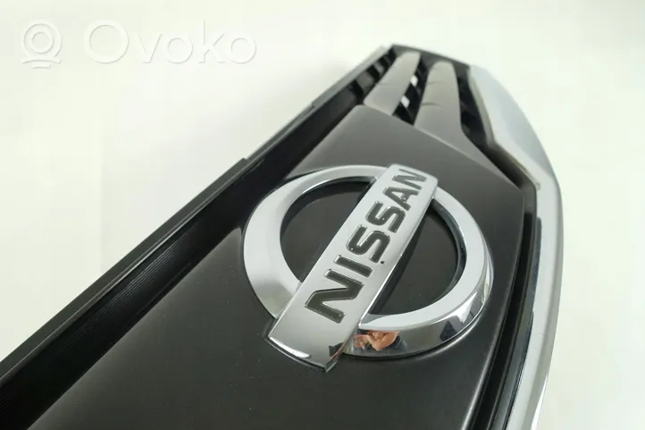 Nissan Note (E11) Rejilla superior del radiador del parachoques delantero 62310-BH00H
