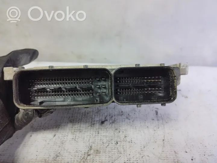 Opel Zafira B Komputer / Sterownik ECU silnika 0281014024