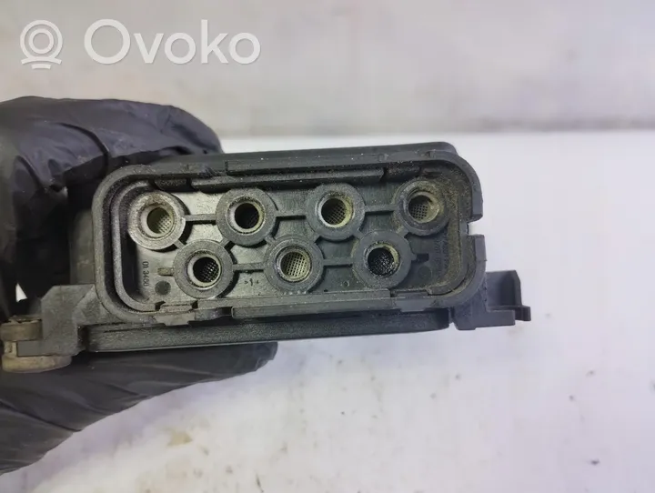 Skoda Octavia Mk2 (1Z) Zawór elektromagnetyczny SKODA