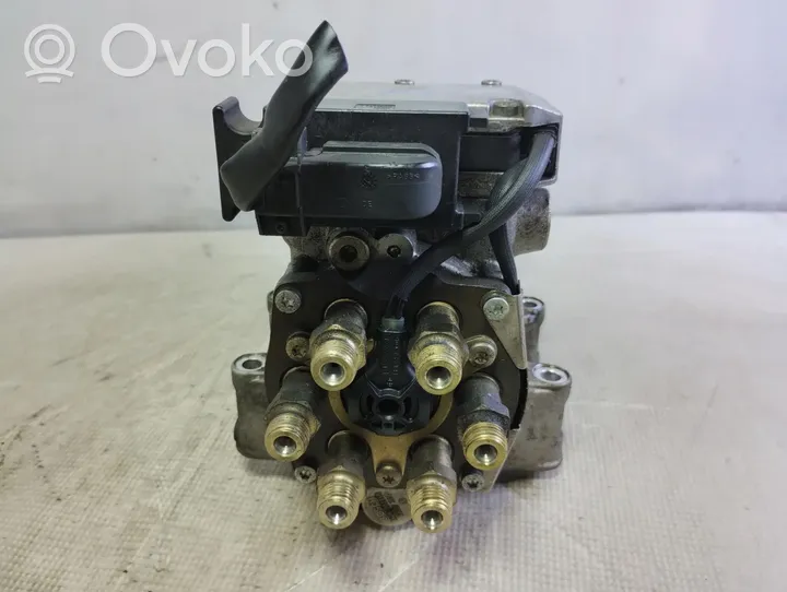 Audi A6 S6 C5 4B Fuel injection high pressure pump 059130106M