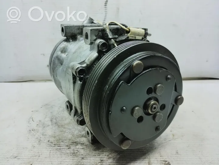 Renault Clio I Klimakompressor Pumpe 7700875357