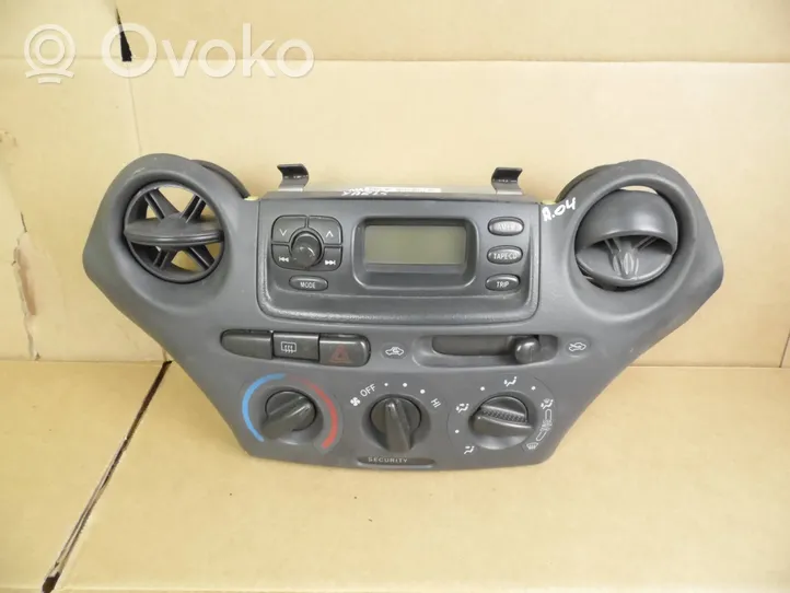 Toyota Yaris Radio/CD/DVD/GPS-pääyksikkö FA031625B