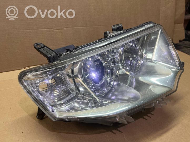 Mitsubishi L200 Lampa przednia 