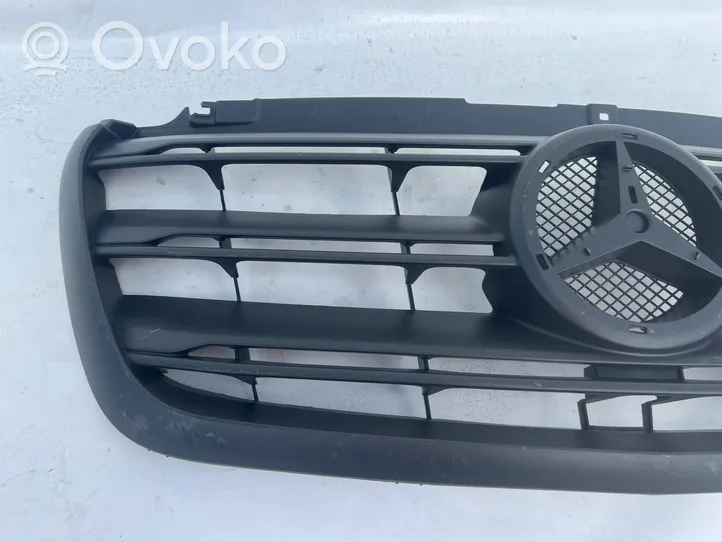 Mercedes-Benz Sprinter W907 W910 Maskownica / Grill / Atrapa górna chłodnicy A9108852600