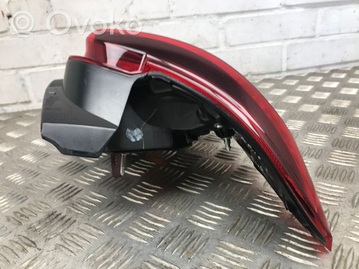 Toyota Yaris Rear/tail lights E41748902