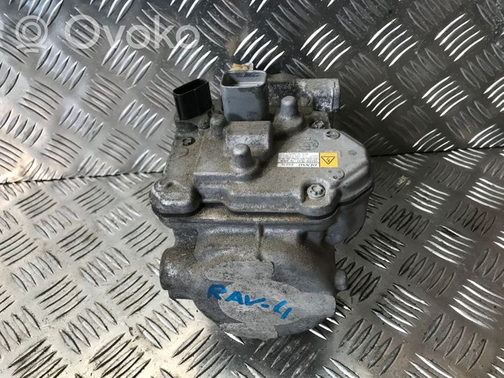 Toyota RAV 4 (XA40) Kompresor / Sprężarka klimatyzacji A/C 0422000533