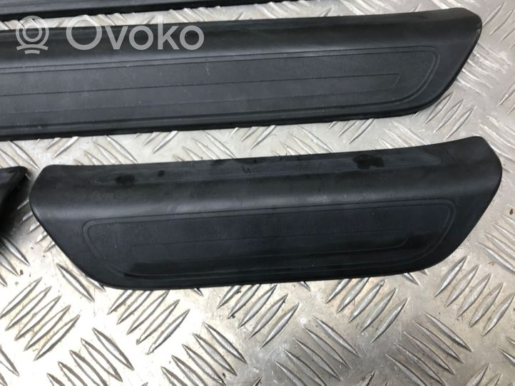 Audi Q3 8U Priekinio kėbulo slenksčio apdaila 8U0853375