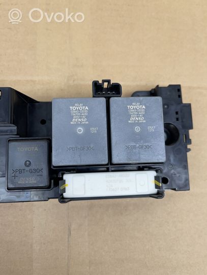 Toyota Auris E180 Relay mounting block G92Z133011