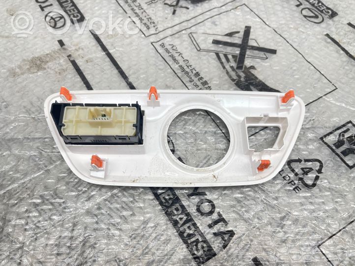 Toyota Prius (XW50) Rivestimento in plastica cornice della leva del cambio 5884147040