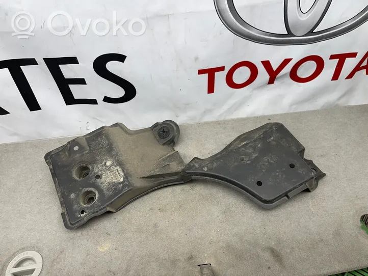 Toyota Prius (XW30) Polttoainesäiliön pohjapanssari 5762747010