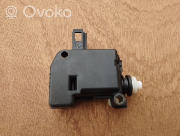 Volvo V40 Motorino del tappo del serbatoio del carburante 806683