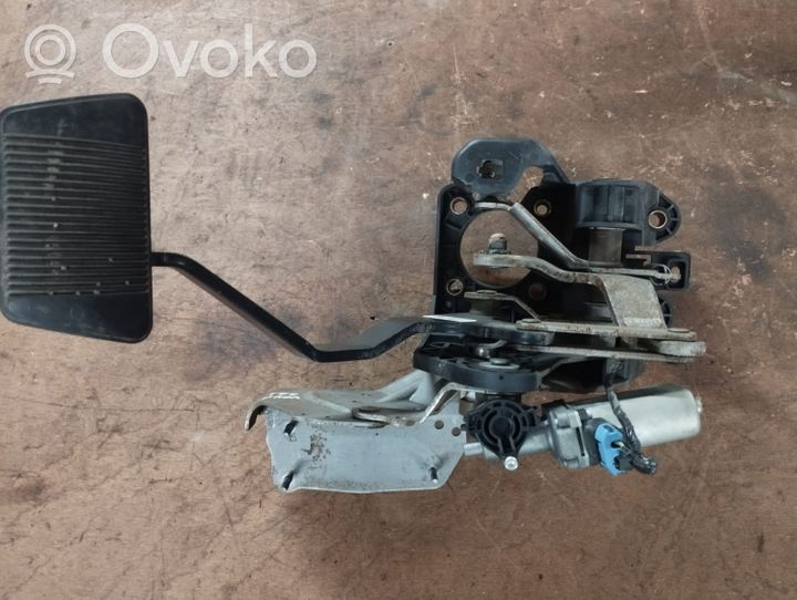 Chrysler Town & Country V Brake pedal P04721199AE