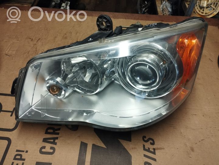 Chrysler Voyager Lampa przednia 05113343AD