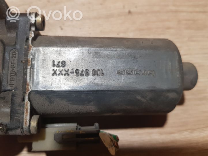 Volvo V70 Silniczek podnośnika szyby drzwi przednich 0130821743