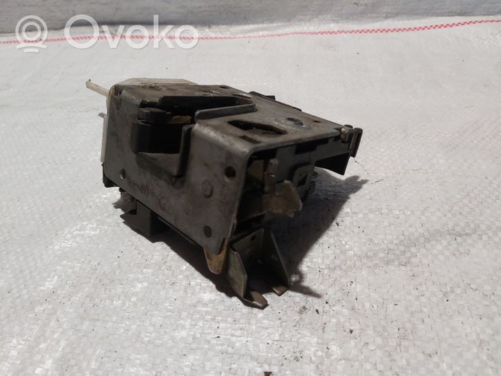 Audi A4 S4 B5 8D Zamek drzwi przednich 8D1837016D