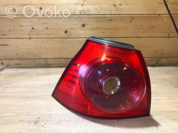 Volkswagen Golf V Lampa tylna 945111