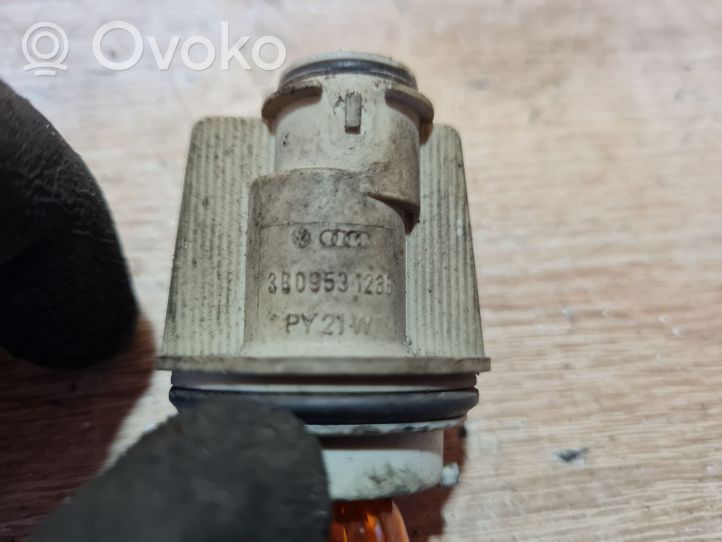 Volkswagen PASSAT B5 Element lampy przedniej 3B0953123B