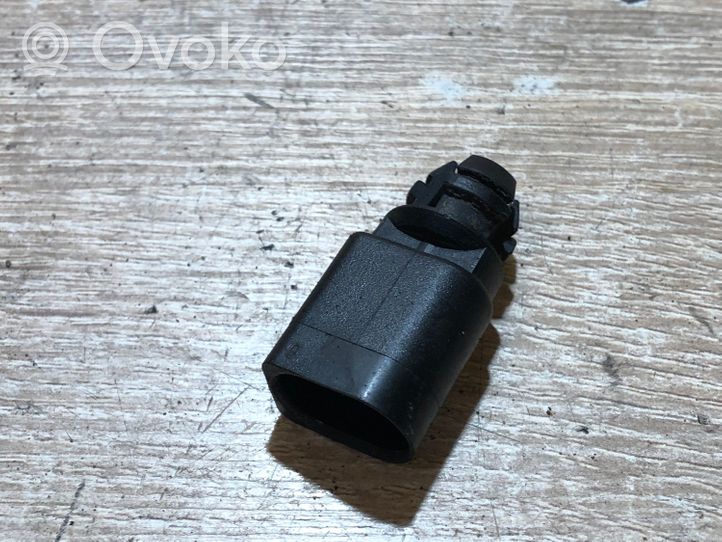 Volkswagen Golf V Outside/exterior temperature sensor 8Z0820533