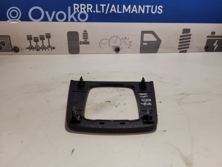 Audi A4 S4 B7 8E 8H Rivestimento in plastica cornice della leva del cambio 8E0864261F