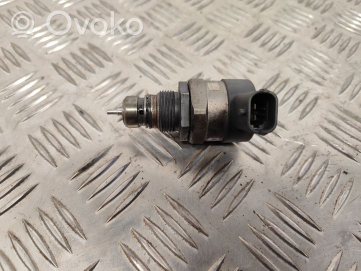 Volvo XC70 Fuel pressure regulator 30777576