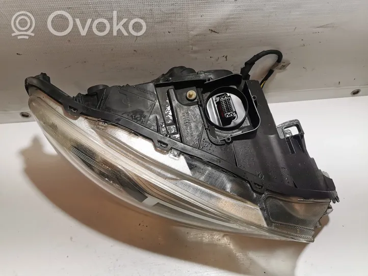 Volvo V60 Lampa przednia 