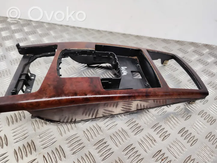 Audi A6 S6 C6 4F Ramka drążka zmiany biegów 4F1864261B