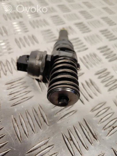 Volkswagen Jetta V Injecteur de carburant 038130073AG