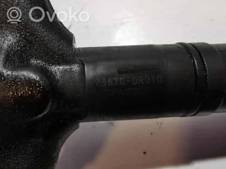 Toyota Avensis T250 Fuel injector 236700R010