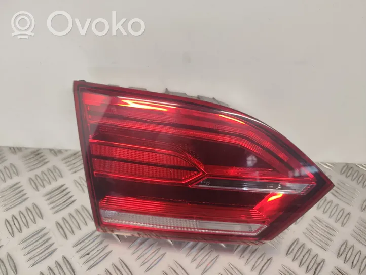 Volkswagen Jetta VI Tailgate rear/tail lights 5C6945307