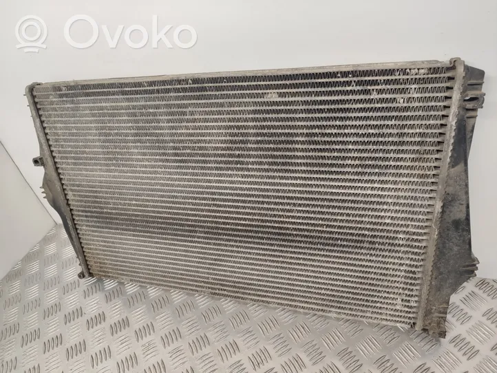 Volvo XC90 Радиатор интеркулера 8627375