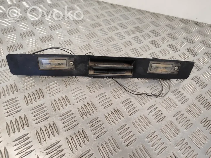 Volvo V70 Takaluukun rekisterikilven valon palkki 9203101