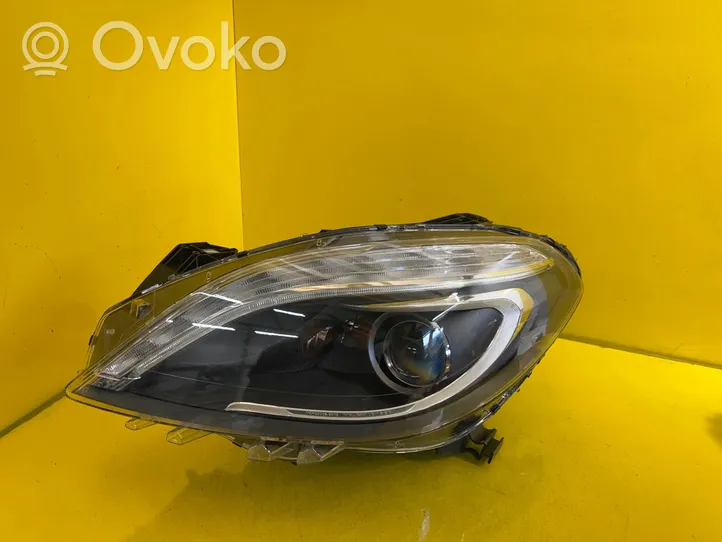 Mercedes-Benz B W246 W242 Lampa przednia A2468204761